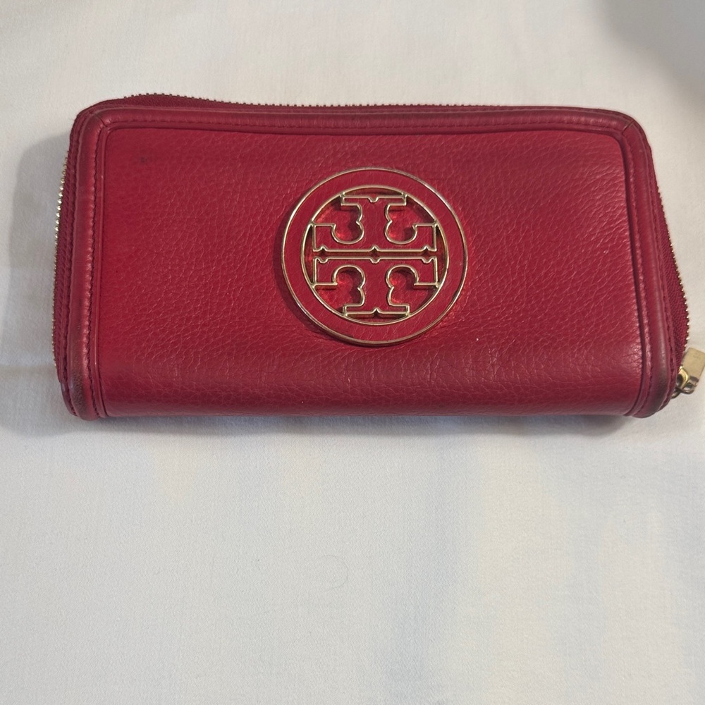 Tory Burch Cherry Red Leather Card Holder - Picture 2 of 8